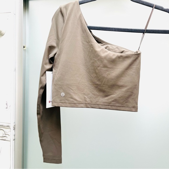 Lululemon NWT Nomad Align Asymmetrical Long Sleeve - Picture 4 of 5
